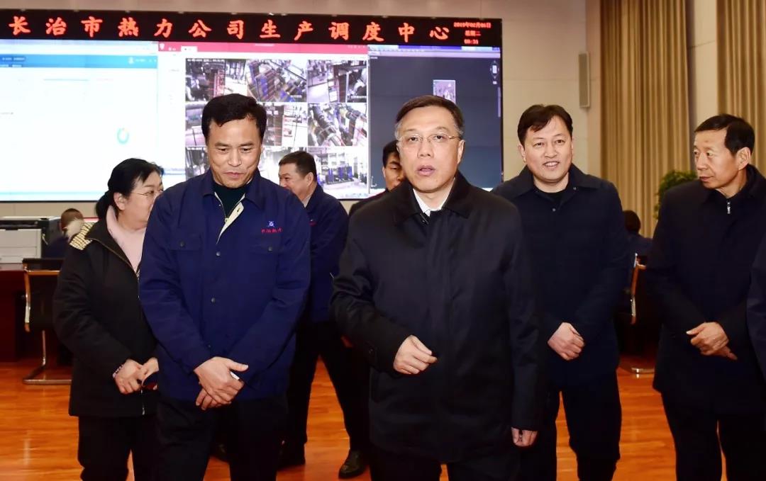 市委副書(shū)記、市長(zhǎng)楊勤榮一行走進(jìn)供熱公司，親切看望春節(jié)期間堅(jiān)守崗位的供熱職工，向他們致以新春的祝福和誠(chéng)摯謝意。